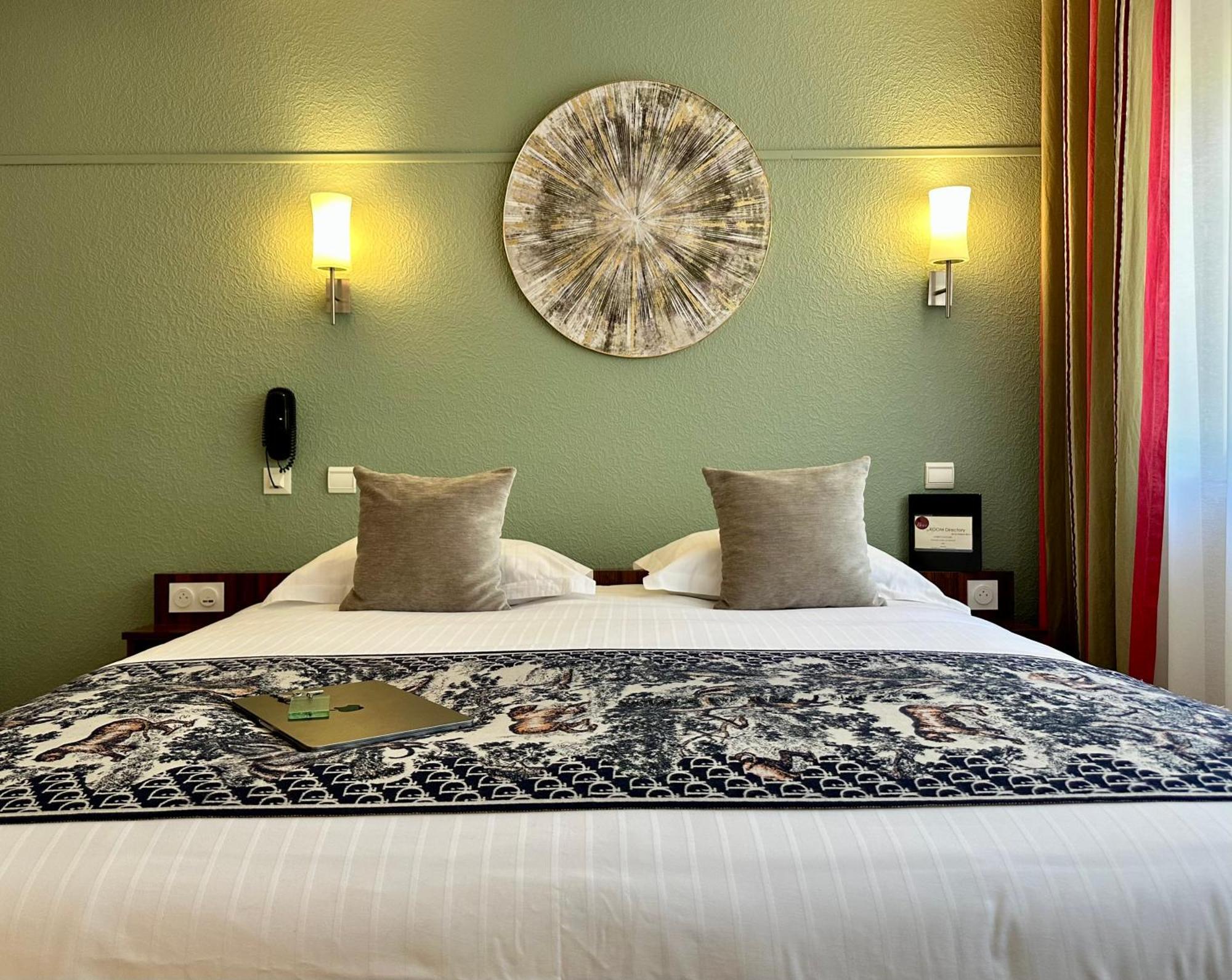 Hotel Brun Saint-Lattier Bagian luar foto