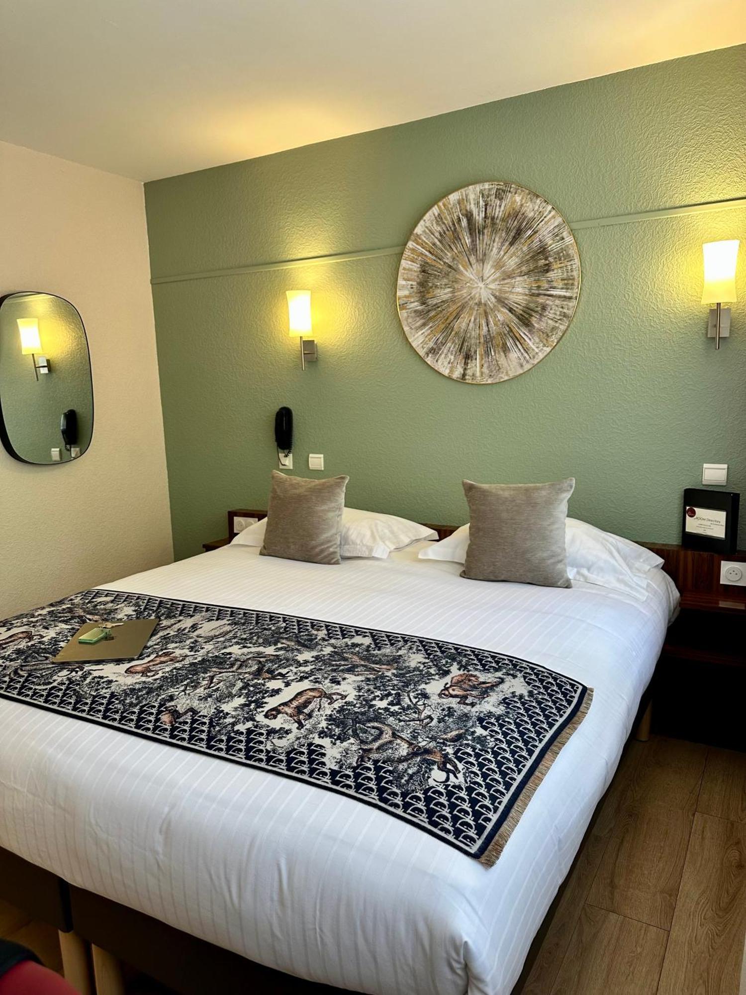 Hotel Brun Saint-Lattier Bagian luar foto
